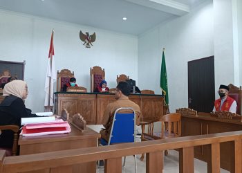 Suasana Sidang Terdakwa Akbar Hidayat, Ishak, dan Ade Pratama Saputra, foto : Mael/detak.media