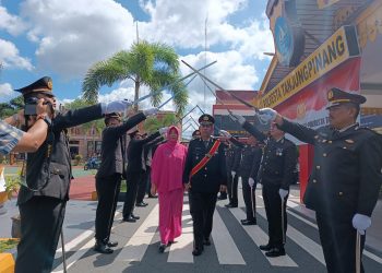 7 Personel Polresta Tanjungpinang saat Menjalani Proses Pedang Pora, foto : Mael/detak.media