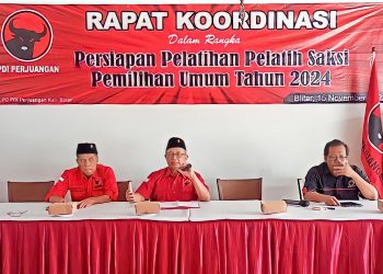 Dari kanan Supriadi Sekretaris DPC, Rijanto Ketua DPC, Suwito Wakil Ketua Bidang Pemenangan Pemilu, foto: Dani ES/detak.media