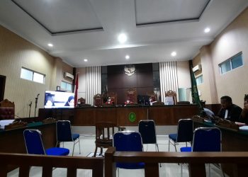 Suasana Sidang Eksepsi Terdakwa Korupsi Dana BOS SMK Negeri 1 Batam di PN Tanjungpinang, foto : Mael/detak.media