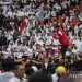 Presiden Joko Widodo menyapa relawan saat menghadiri acara Gerakan Nusantara Bersatu: Satu Komando Untuk Indonesia di Stadion Utama Gelora Bung Karno, Jakarta, Sabtu (26/11/2022). Gerakan Nusantara Bersatu dari berbagai elemen relawan Jokowi itu untuk menyelaraskan persepsi barisan satu komando di bawah arahan Presiden Joko Widodo. ANTARA FOTO/Aprillio Akbar/rwa/pri.