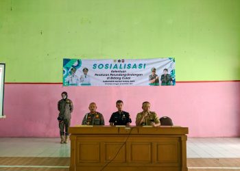 Satpol PP Kabupaten Blitar bersama Bea Cukai saat berikan sosialisasi ke warga masyarakat Kecamatan Ponggok, foto: Dani ES/deta.media