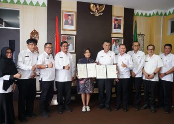 Foto bersama usai penandatanganan MoU kerjasama (foto : ist)