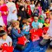 Presiden Jokowi membagikan makanan kepada anak-anak di posko bencana gempa bumi BIN di Desa Cijedil, Kecamatan Cugenang, Kabupaten Cianjur, Provinsi Jawa Barat, pada Kamis (08/12/2022). (Foto: BPMI Setpres/Laily Rachev)