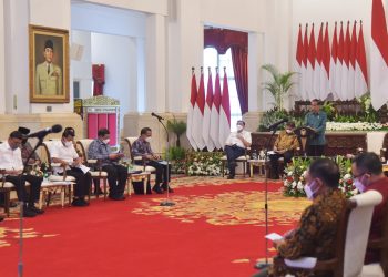 Presiden Jokowi memberikan pengantar pada Sidang Kabinet Paripurna (SKP), Selasa (6/12/2022), di Istana Negara, Jakarta. (Foto: Humas Setkab/Agung)