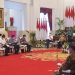 Presiden Jokowi memberikan pengantar pada Sidang Kabinet Paripurna (SKP), Selasa (6/12/2022), di Istana Negara, Jakarta. (Foto: Humas Setkab/Agung)