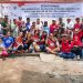 Relawan Laskar Peduli Kasih dan PMI saat foto bersama di lokasi bedah rumah, foto: Dani ES/detak.media