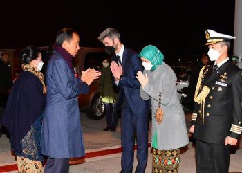 Presiden Jokowi dan Ibu Iriana bertolak ke tanah air, Kamis (15/12/20220), dari Brussels. (Foto: BPMI Setpres)