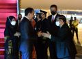 Seskab Pramono Anung menyambut kedatangan Presiden dan Ibu Iriana Jokowi di Bandara Soekarno-Hatta, Tangerang, Banten, Kamis (15/12/2022). (Foto: BPMI Setpres/Lukas)