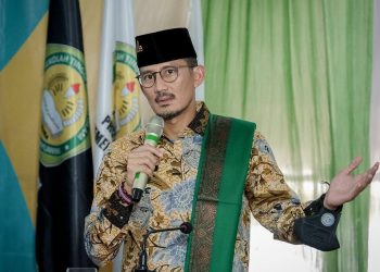 Menparekraf Sandiaga Salahuddin Uno saat menghadiri acara Wisuda ke-2 STAI Darul Ulum Banyuanyar Pamekasan, Jawa Timur, Minggu (18/12/2022), foto: ist