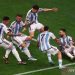 Pemain timnas Argentina Lione Messi (kanan) berselebrasi usai mencetak gol dari titik pinalti ke gawang Prancis pada pertandingan Final Piala Dunia Qatar 2022 di Stadion Lusail, Lusai, Qatar, Minggu (18/12/2022). Argentina unggul sementara 1-0 atas Prancis. ANTARA FOTO/REUTERS/Paul Childs/wsj.