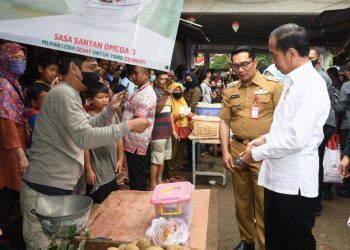 Presiden Joko Widodo di Pasar Pujasera, Kabupaten Subang, Jawa Barat, Selasa (27/12/2022) (Foto: BPMI Setpres)