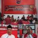 Ketua DPC PDI Perjuangan Kabupaten Blitar Rijanto (kiri) dan Sekretaris DPC Supriadi (kanan) usai kegiatan tasyakuran HUT partai ke-50, foto: Dani ES/detak.media