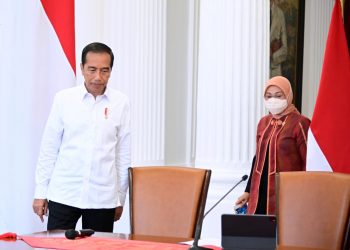 Presiden Jokowi dan Menaker Ida Fauziyah (Foto: BPMI Setpres/Muchlis Jr)