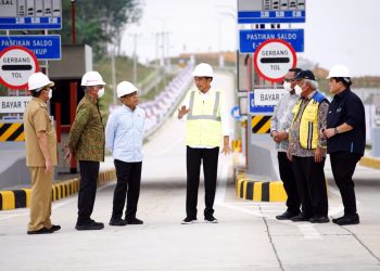 Presiden Jokowi meresmikan Jalan Tol Ruas Pekanbaru-Padang, Seksi Pekanbaru-Bangkinang, Rabu (04/01/2023), di Gerbang Tol Bangkinang, Kabupaten Kampar, Riau. (Foto: Humas Setkab/Agung)