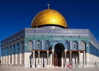 Arsip foto - Kompleks Masjid Al-Aqsa - Kubah Batu di Bukit Bait Suci di Yerusalem, Israel pada 29 Desember 2022. ANTARA/Beata Zawrzel via Reuters ConnectNurPhoto/pri.