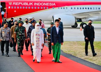 Presiden Jokowi tiba di Bandara Banyuwangi, Jatim, Senin (09/01/2023). (Foto: BPMI Setpres/Laily Rachev)