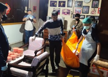 Tim Inavis Polresta Tanjungpinang Bersama Polsek Tanjungpinang Kota saat Melakukan Evakuasi Korban, foto: ist