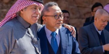 Menteri Perdagangan Zulkifli Hasan dan Mendag Arab Saudi Majid bin Abdullah Al-Qasabi saat melakukan pertemuan bilateral di Arab Saudi, Minggu (22/1/2023). ANTARA/HO-Humas Kemendag.