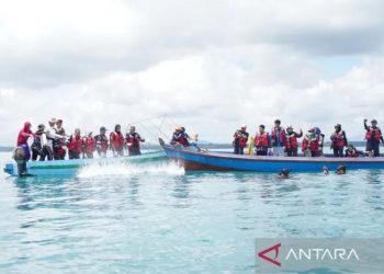 PT Timah Tbk bersama kelompok nelayan Bangka tenggelamkan coral garden untuk mendukung wisata bawah laut. (Humas PT Timah Tbk)