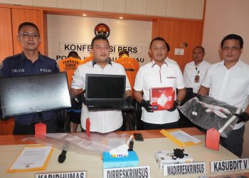 Ditkrimsus Polda Kepri saat Melakukan Konferensi Pers Praktik Judi Online di Batam, foto: ist