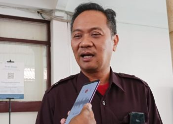 Ketua DPRD Kota Blitar, dr. Syahrul Alim saat di wawancarai, foto: Dani ES/detak.media