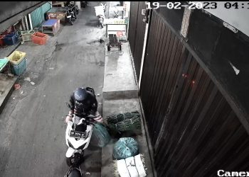 Rekaman CCTV yang Memperlihatkan Pengendara Sepeda Motor curi Cabai di Tanjungpinang, foto: ist