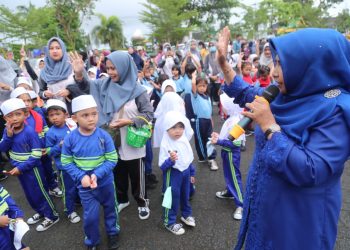 Wali Kota Tanjungpinang, Rahma saat menyapa anak anak TK, foto: doc/Prokompim/detak.media