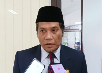 Ketua DPRD Kabupaten Blitar saat di wawancarai, foto: Dani ES/detak.media