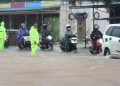 Banjir yang Merendam Jalan Nusantara Kilometer 12 Tanjungpinang, foto: Mael/detak.media