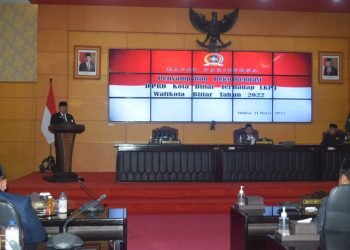 Walikota Blitar Santoso saat berikan tanggapannya terkait Rekomendasi DPRD LKPJ 2022, foto: Dani ES/detak.media