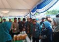 Walikota Tanjungpinang, Rahma bersama Kepala Deputi Pengendalian Penduduk BKKBN, Bonivasius Prasetya Ichtiarto dan FKPD, meninjau Stand Pencegahan Stunting, foto: Mael/detak.media