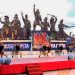 Para pegiat seni tari Kota Blitar saat mempertunjukkan Tari Jaranan di depan Monumen Peta, foto: Dani ES/detak.media