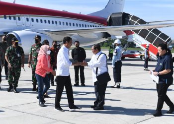 Presiden Jokowi melakukan kunjungan kerja ke Provinsi Banten, Selasa (11/04/2023), didampingi Sekretaris Kabinet Pramono Anung dan Menteri Badan Usaha Milik Negara Erick Thohir. (Foto: BPMI Setpres/Kris)