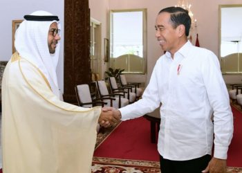 Presiden Jokowi menerima Duta Besar PEA untuk Republik Indonesia, Abdulla Salem Al Dhaheri, di Istana Merdeka, Jakarta, pada Selasa (04/04/2023). (Foto: BPMI Setpres/Muchlis Jr)