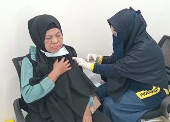 Calon Jemaah Haji saat Menjalani Imunisasi Meningtis di Puskesmas Tanjungpinang Barat, foto: Mael/detak.media