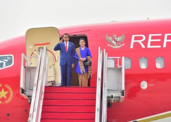 Presiden Jokowi didampingi Ibu Iriana bertolak ke Jepang, dari Pangkalan TNI AU Halim Perdanakusuma, Jakarta, Jumat (19/05/2023). (Foto: Humas Setkab/Jay)