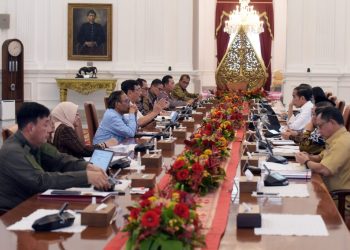 Presiden Jokowi pimpin ratas bahas golden visa, Senin (29/05/2023), di Istana Merdeka, Jakarta. (Foto: Humas Setkab/Rahmat)