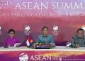 Presiden Jokowi memberikan keterangan pers didampingi Menlu dan Mensesneg di Labuan Bajo, Kamis (11/05/2023).