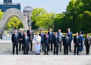 Presiden Jokowi bersama para pemimpin G7 dan mitra berkunjung ke Hiroshima Peace Memorial Park, di Jepang, Minggu (21/05/2023). (Foto: BPMI Setpres)