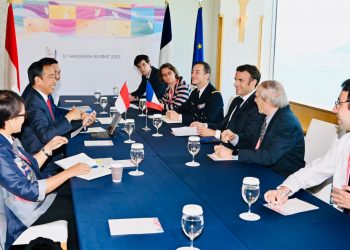 Presiden Jokowi mengadakan pertemuan bilateral dengan Presiden Prancis, Emmanuel Macron, di Hotel Grand Prince, Hiroshima, Jepang, Minggu (21/05/2023). (Foto: BPMI Setpres)