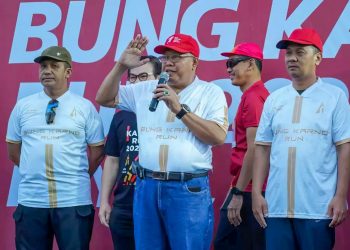 Walikota Santoso memberikan sambutan sebelum memberangkatkan lomba lari Bung Karno Run 2023, foto: Dani ES/detak.media