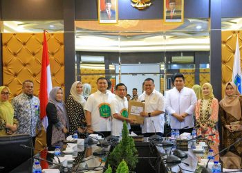 Foto bersama seusai pertemuan dengan Pemkab Labuhan Batu Utara, foto: ist