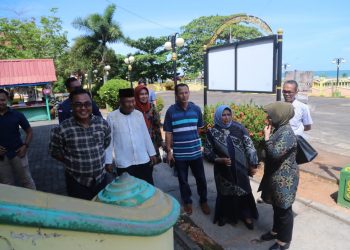 Wali Kota Tanjungpinang, Rahma saat berada di Pulau Penyengat bersama dengan rombongan BPN Bappenas RI, foto: ist