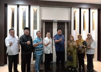 Foto Bersama Seusai Penyerahan SK 2 nama Usulan Cawabup Bintan, foto: ist