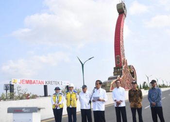 Presiden Jokowi meresmikan Jembatan Kretek 2, di Bantul, DI Yogyakarta, Jumat (02/06/2023). (Foto: BPMI Setpres)