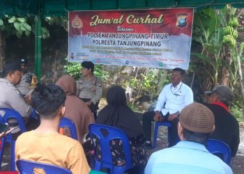 Polsek Tanjungpinang Timur saat Menggelar Jumat Curhat, foto: ist