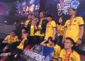 Tangkap layar para pemain, pelatih, serta ofisial Onic Esports berfoto bersama dengan trofi usai menjuarai Mobile Legends: Bang Bang South East Asia Championship (MSC) 2023 di Phonm Penh, Kamboja, Minggu (18/6/2023). (ANTARA/Arindra Meodia/youtube.com/MLBB Esports)