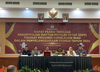 KPU Kepri saat Rapat Pleno Terbuka rekapitulasi DPT Tingkat Provinsi, foto: Mael/detak.media