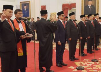 Pelantikan Menkominfo dan lima wamen, di Istana Negara, Jakarat, Senin (17/07/2023). (Foto: Humas Setkab/Rahmat)